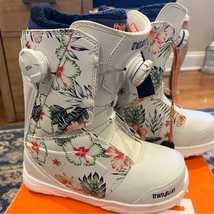 Winter women’s Thirtytwo snowboard boots. only worn a few times as her feet grew